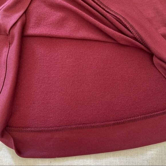 Danskin Tulip Hem Short Sleeved Tunic Top for Women Sz M in Cranberry Garnet Red - Picture 10 of 11